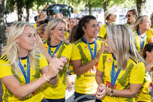Stina Blackstenius and goalkeeper Zecira Musovic