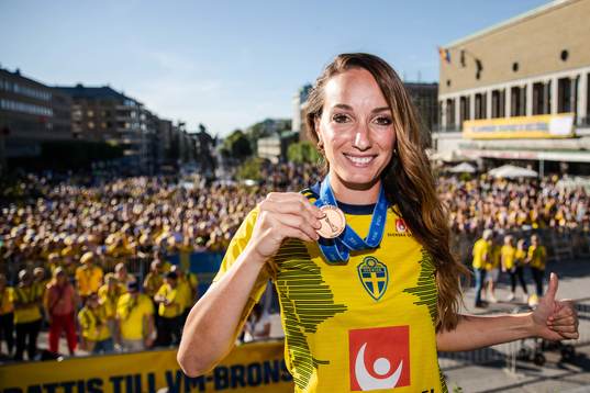Kosovare Asllani poses with her medal