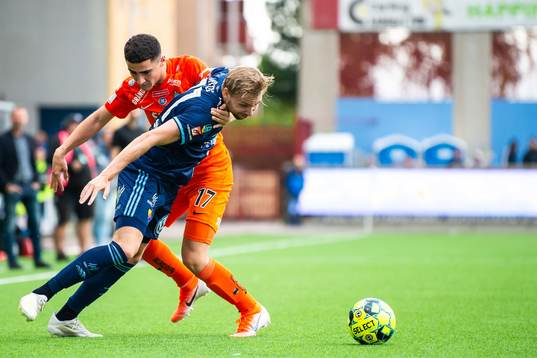 Djurgårdens Jonathan Ring och AFC Eskilstunas Ismet