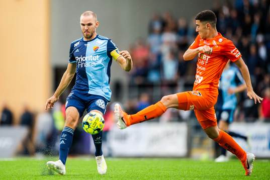 Djurgårdens Marcus Danielson och AFC Eskilstunas Ismet