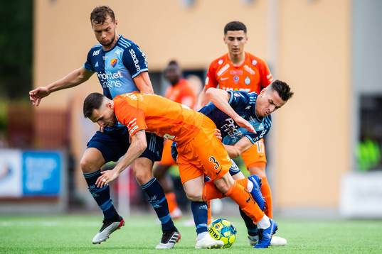 Djurgårdens Haris Radetinac och AFC Eskilstunas Kadir
