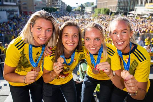 Goalkeeper Jennifer Falk, Julia Zigiotti Olme, Elin