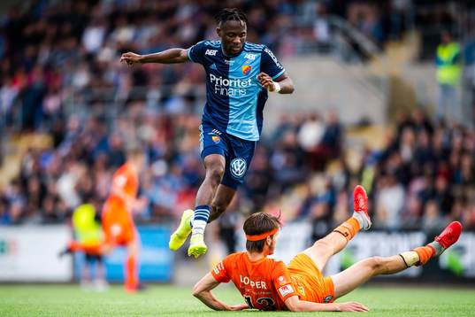Djurgårdens Mohamed Buya Turay och AFC Eskilstunas Wilhelm