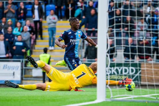 Djurgårdens Mohamed Buya Turay och AFC Eskilstunas