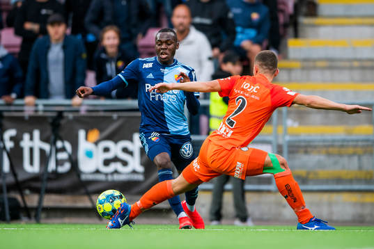 Djurgårdens Edward Chilufya och AFC Eskilstunas  Adnan