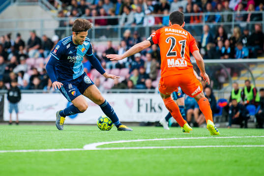 Djurgårdens Astrit Ajdarevic och AFC Eskilstunas Anel
