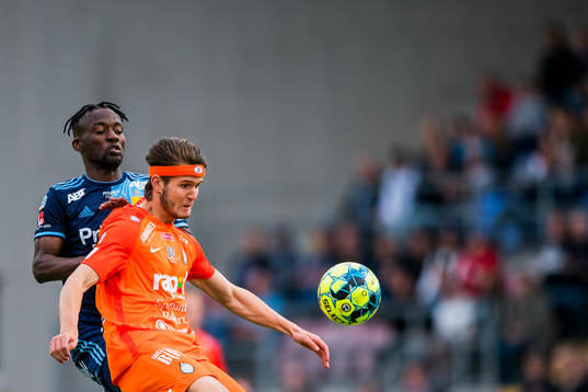 Djurgårdens Mohamed Buya Turay och AFC Eskilstunas Wilhelm