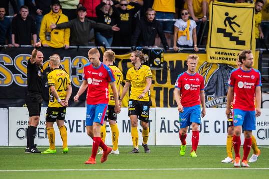 Elfsborgs Pawel Cibicki tilldelas en varning