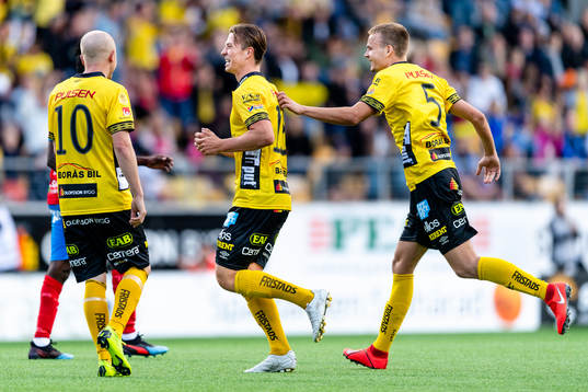 Elfsborgs Simon Olsson (mitten) jublar
