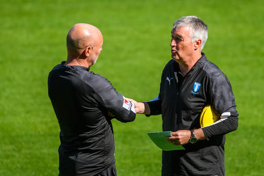 Uwe Rösler, head coach and Rob Kelly, assistant coach of