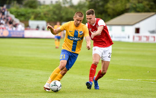 Simon Thern of IFK Norrköping in action against Cian