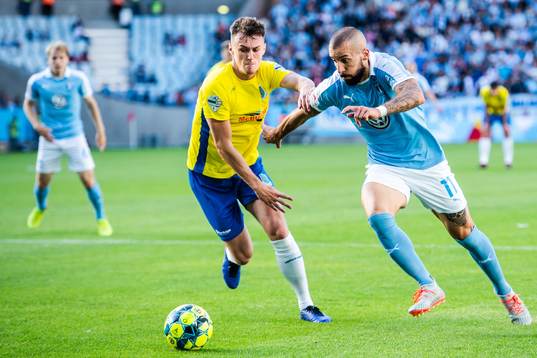 Guillermo Molins of Malmö FF and Scot Whiteside of