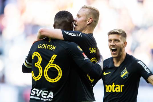 s Kolbeinn Sigthorsson jublar med Henok Goitom