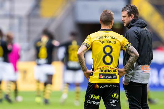 Elfsborgs Samuel Holmén och manager Jimmy Thelin i samtal