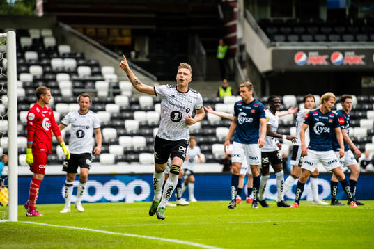 Alexander Toft Søderlund of Rosenborg celebrates