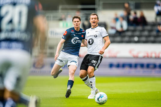 Jostein Ekeland of Viking and Even Hovland of Rosenborg
