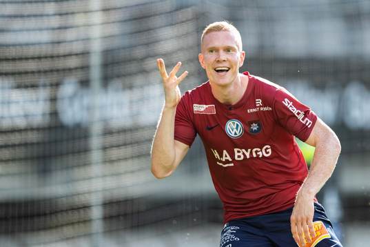 Örgrytes David Engström jublar