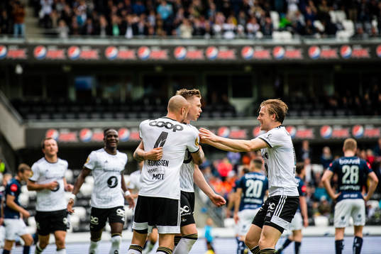 Alexander Toft Søderlund of Rosenborg celebrates