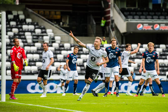 Alexander Toft Søderlund of Rosenborg celebrates