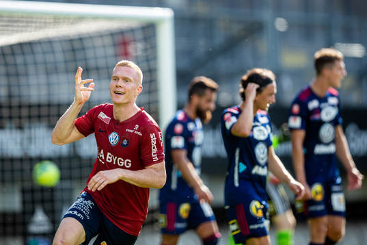 Örgrytes David Engström jublar