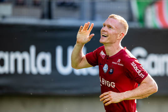 Örgrytes David Engström jublar