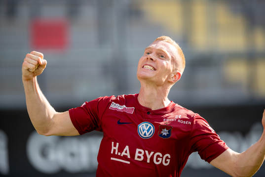 Örgrytes David Engström jublar