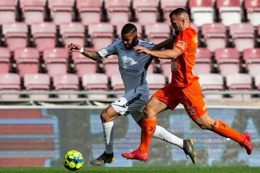 AFC Eskilstunas Mehmed Dresevic och Kalmars Emaxwell Souza
