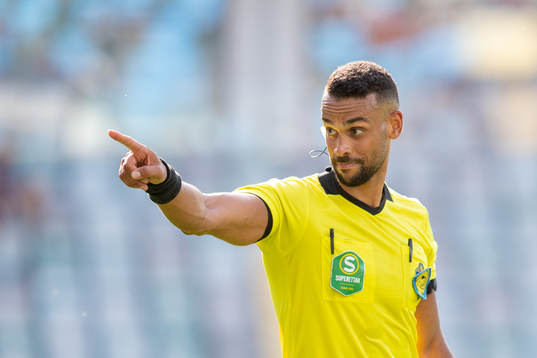 Dommaren Farouk Nehdi