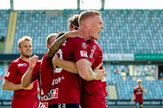 Örgrytes David Engström jublar