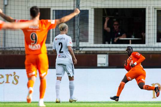 AFC Eskilstunas Ousmane Camara jublar