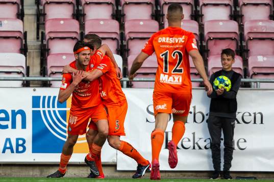 AFC Eskilstunas Wilhelm Loeper jublar