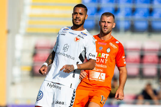 Kalmars Emaxwell Souza de Lima och AFC Eskilstunas Mehmed
