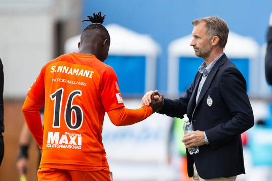 AFC Eskilstunas Onyedikachukwu Samuel Nnamani och tränare