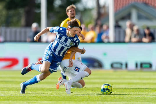 IFK Göteborgs Emil Holm och Falkenbergs Tibor Joza