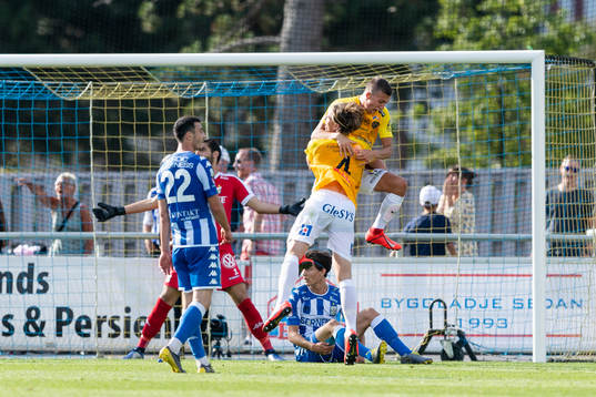 Falkenbergs John Björkengren jublar med Carl Johansson
