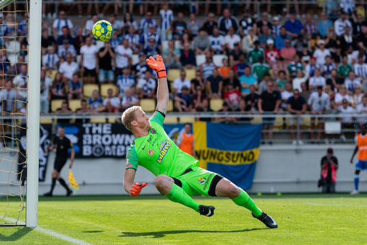 Falkenbergs målvakt  Hampus Nilsson