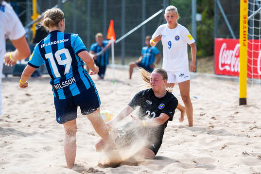 Djurgårdens IF FFs Ebba Nilsson och Vetlanda United IFs
