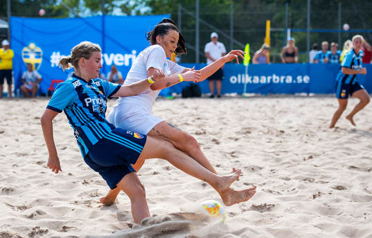 Djurgårdens IF FFs Ebba Nilsson och Vetlanda United IFs