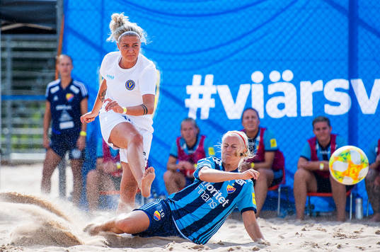 Djurgårdens IF FFs Sofia Ek och Vetlanda United IFs Nanna