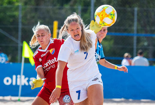 Djurgårdens IF FFs Olivia Palmqvist och Vetlanda United