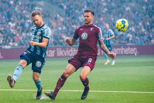 Djurgårdens Jacob Une Larsson och Malmö FFs Arnór