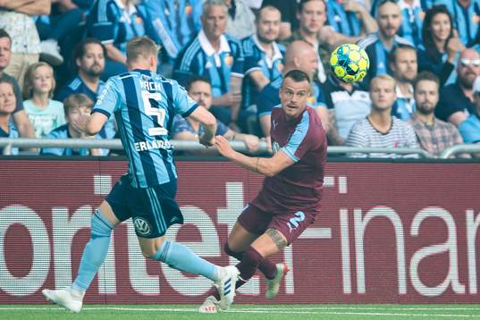 Djurgårdens Elliot Käck och Malmö FFs Eric Larsson