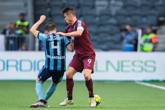 Djurgårdens Jacob Une Larsson och Malmö FFs Markus