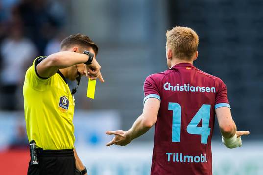Malmö FFs Anders Christiansen tilldelas en varning av