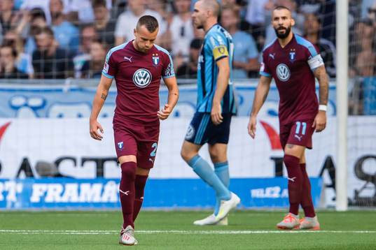 Malmö FFs Eric Larsson deppar