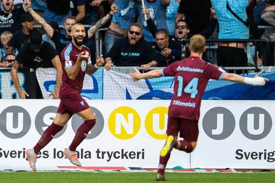 Malmö FFs Guillermo Molins jublar med Anders Christiansen