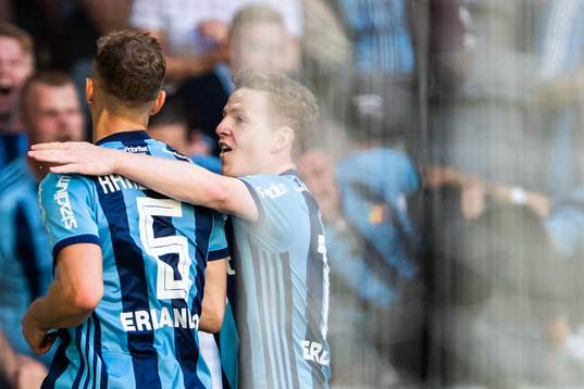Djurgårdens Jesper Karlström och Aslak Witry jublar