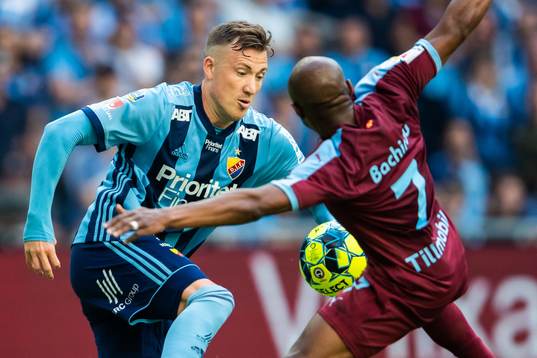 Djurgårdens Fredrik Ulvestad och Malmö FFs Fouad Bachirou
