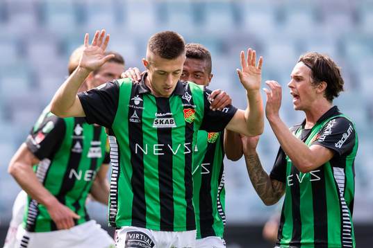 GAIS Leonard Pllana jublar med lagkamrater