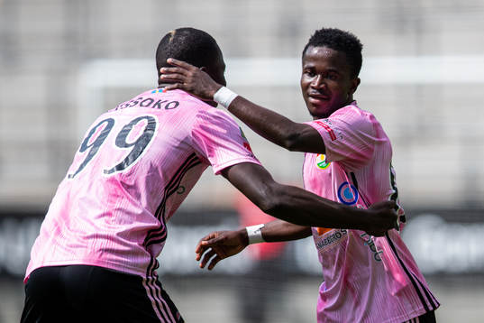 Dalkurds Kerfala Cissoko och Frank Arhin  jublar